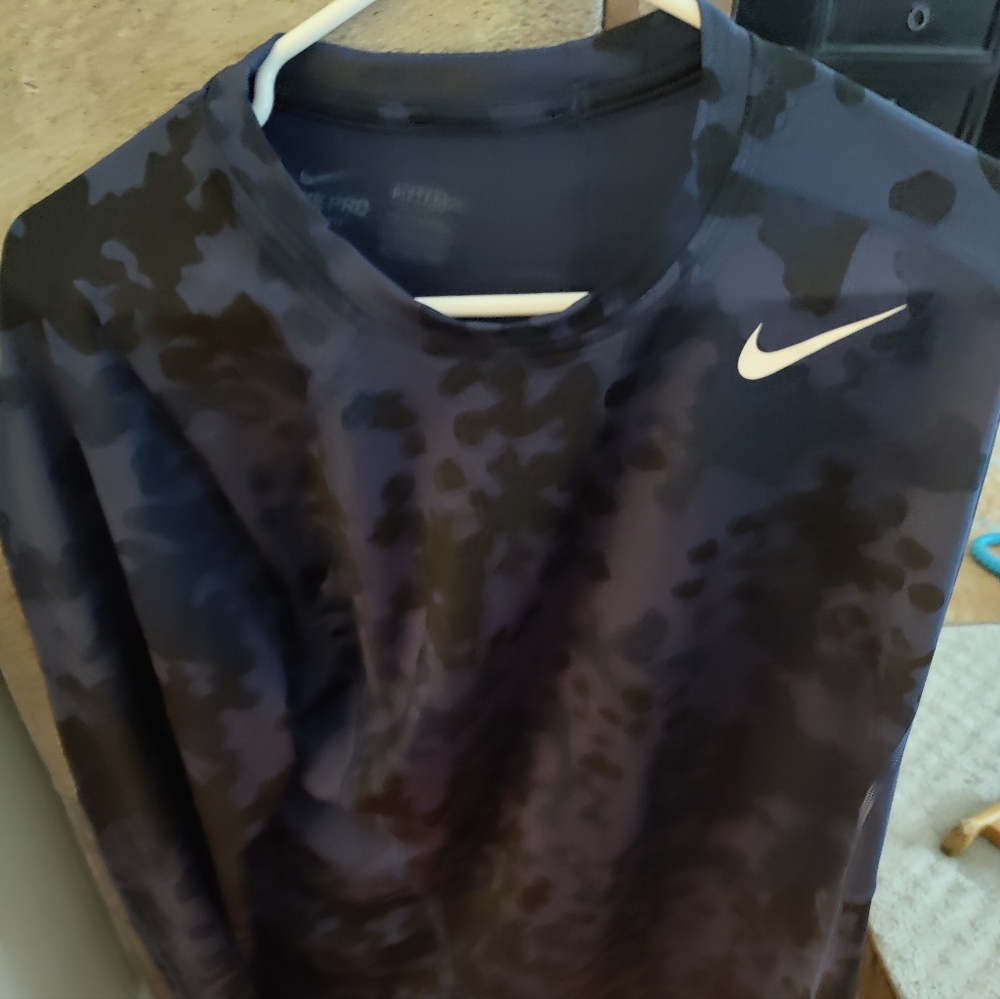 Nike men's pullover